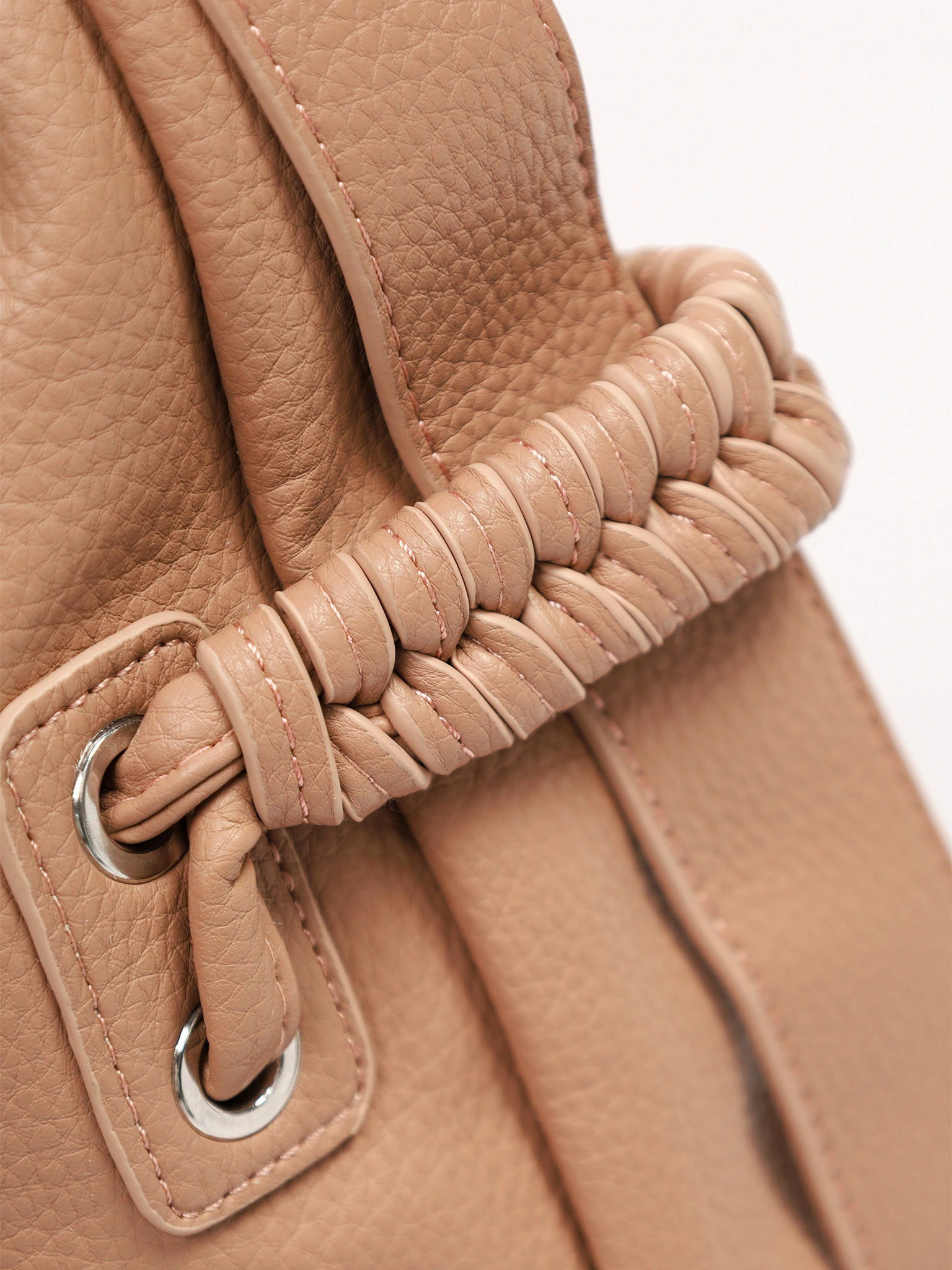 Сумка-шоппер  с декоративными плетеными ремешками по бокам в ассортименте